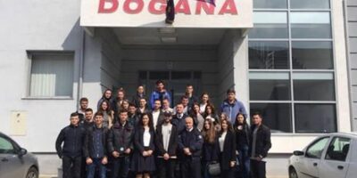 Studentët E Fakultetit Ekonomik Vizituan Doganën E Kosovës -dega Në Mitrovicë