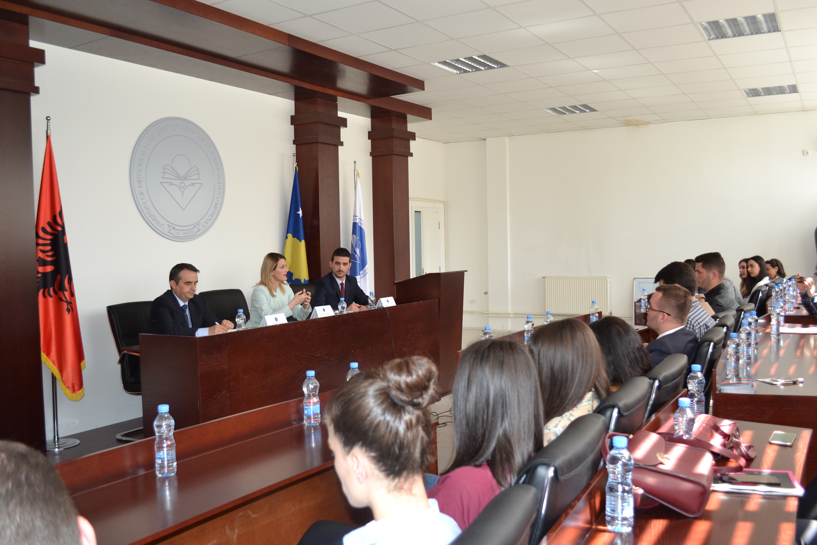 Ministrja Hoxha Mbajti Ligjëratë Para Studentëve Të Fakultetit Juridik