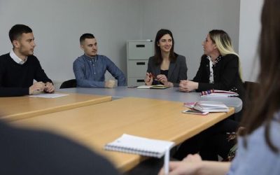 Drejtuesit E Parlamentit Studentor Vizituan Kolegjin AAB