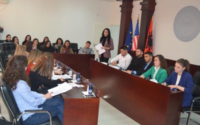 Studentët E Juridikut Bashkëpunojnë Me Kolegët E Tyre Nga Kolegji Amerikan