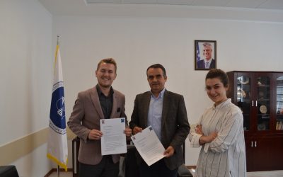 Bashkëpunim Me “Debate Center” Për Të Zhvilluar Mendimin Kritik Brenda Universitetit