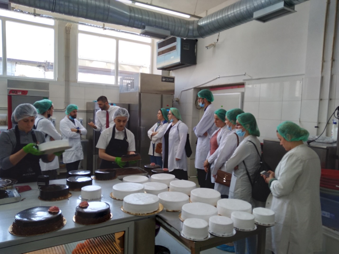 Studentët e FTU-së realizuan vizitën studimore në fabrikën "Missini Sweets" në Mitrovicë