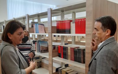 Biblioteka “Latif Berisha” Ndihmon Me Libra Bibliotekën Universitare