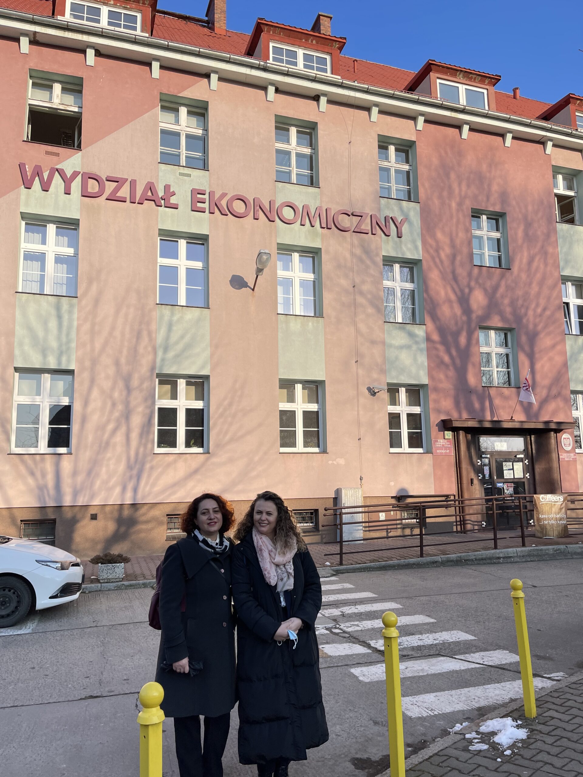 Stafi akademik i Fakultetit Ekonomik ligjërojnë në Fakultetin Ekonomik të West Pomeranian University of Technology në Szczecin të Polonisë
