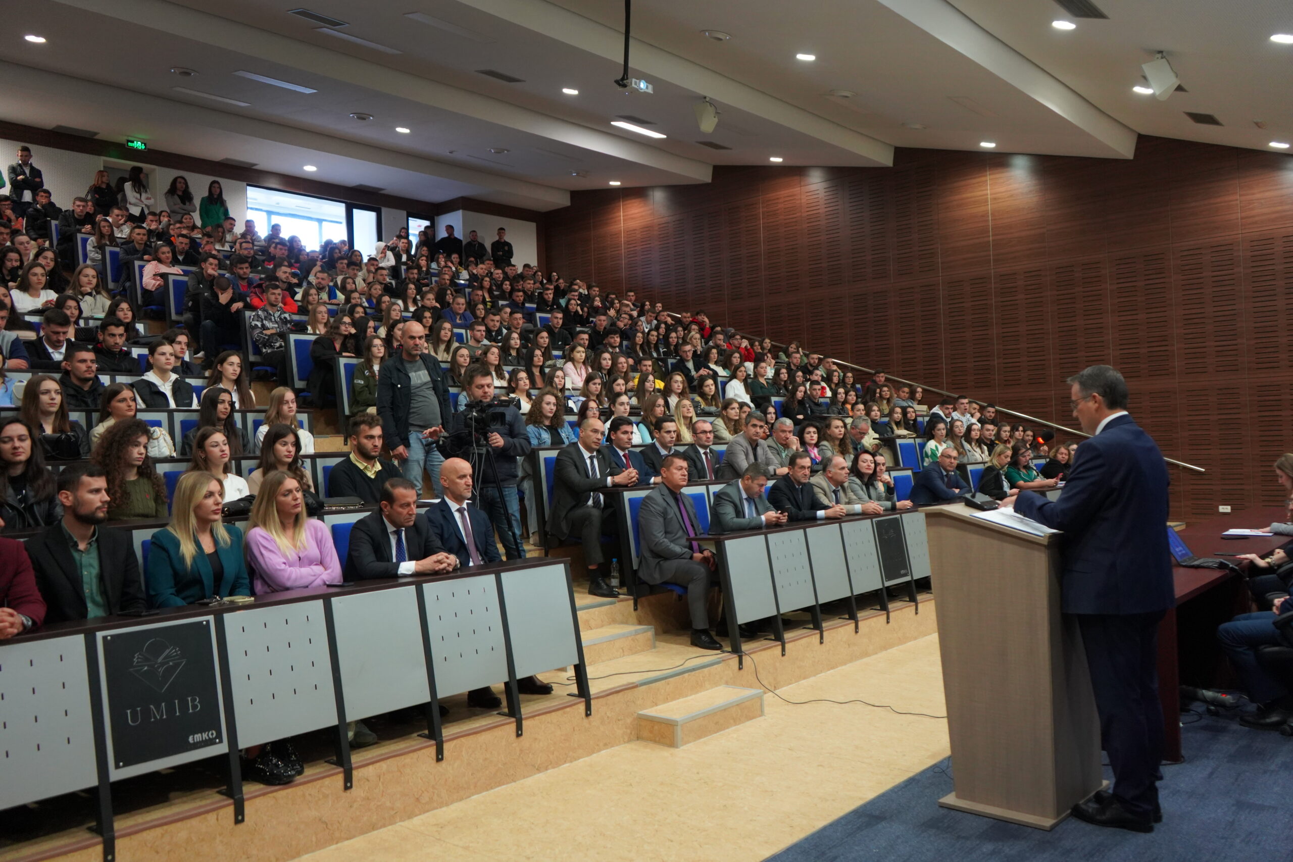 Viti Akademik 2022/23 Nisi Me Ceremoni Për Pritjen E Studentëve Të Rinj