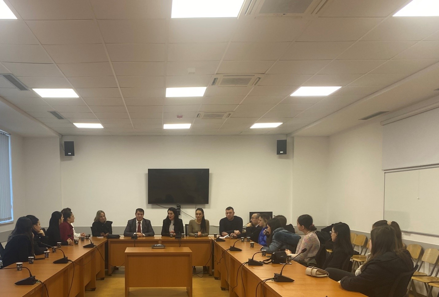 The Students Of The Faculty Of Law, Together With The Dean Islam Qerimi And Professor Mimoza Aliu, Received Representatives Of The Agency For Information And Privacy – AIP