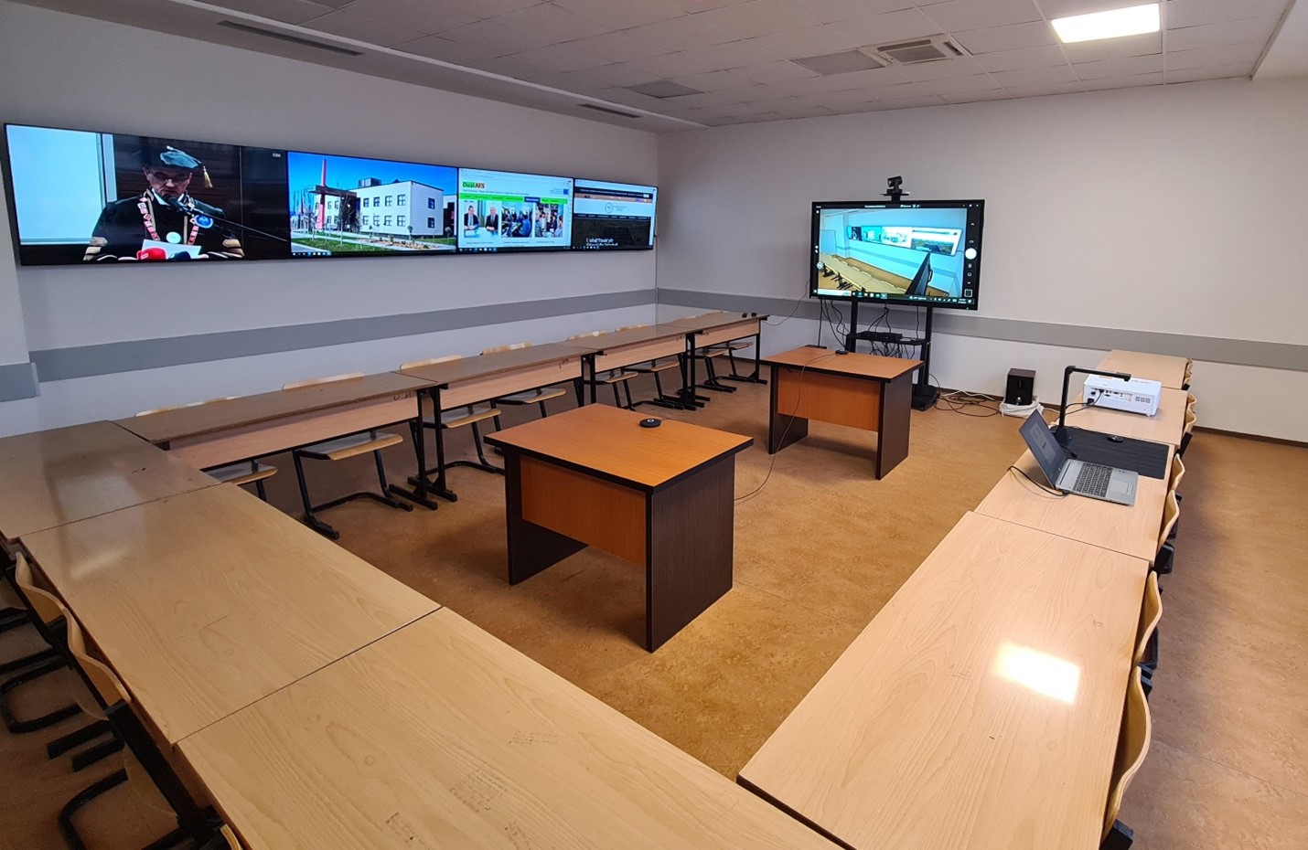 Contemporary Teaching Through The Hybrid Classroom