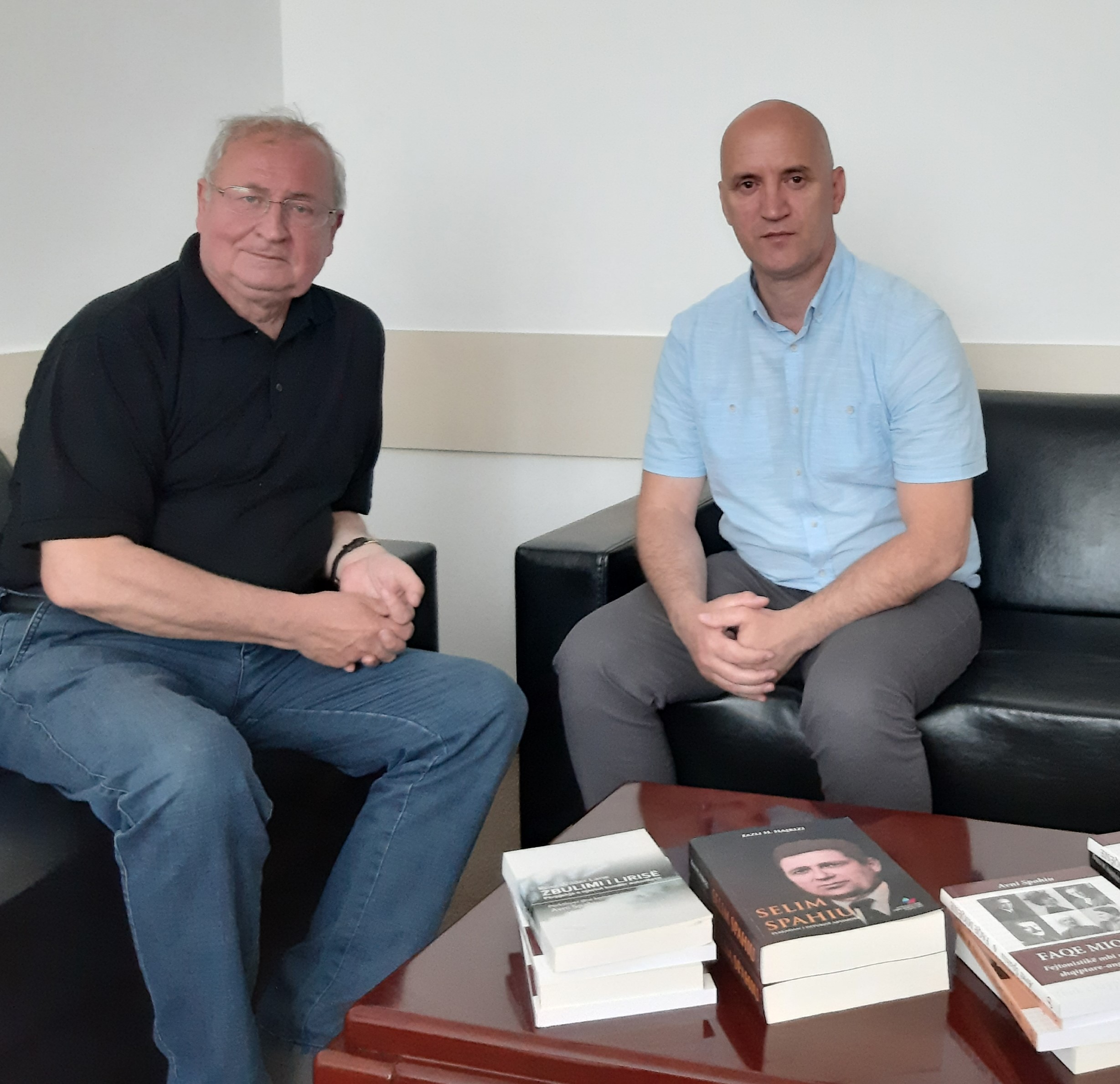 The Former Ambassador, Avni Spahiu, Donated A Fund Of Books To “Isa Boletini” University