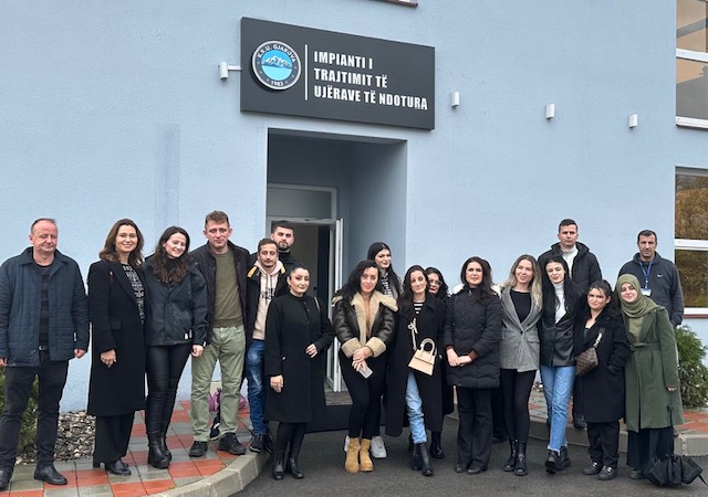 Studentët E FTU -së Realizuan Vizita Studimore Në Dy Kompani Në Gjakovë