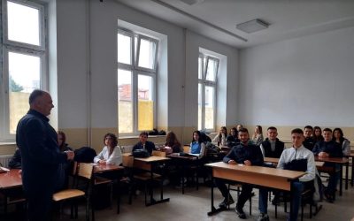 Fakulteti Ekonomik – UIBM, Mban Sesion Informues Me Maturantët E SHMLE “Hasan Prishtina” Në Mitrovicë