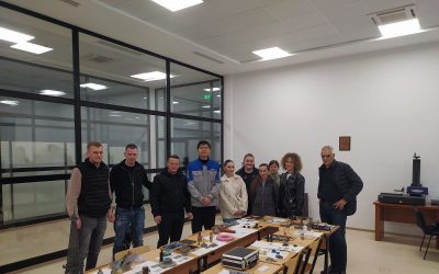 ZHVILLIM PROFESIONAL DHE TEKNOLOGJI MODERNE: EKSPERTI KINEZ VIZITON FAKULTETIN E INXHINIERISË MEKANIKE DHE KOMPJUTERIKE – FIMK